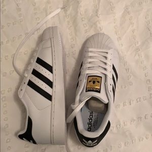 Adidas Superstar- never worn